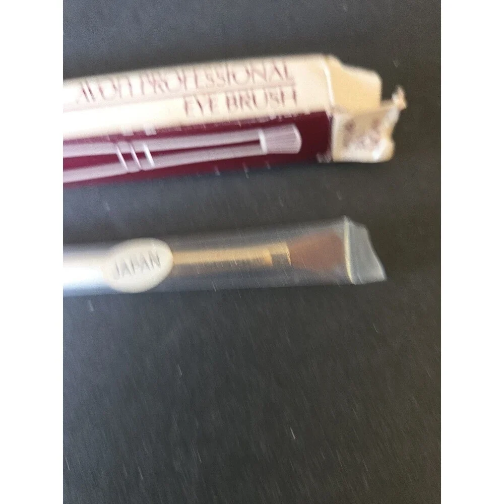 Vintage NOS New Avon Professional eye brush 1981 with Original Box